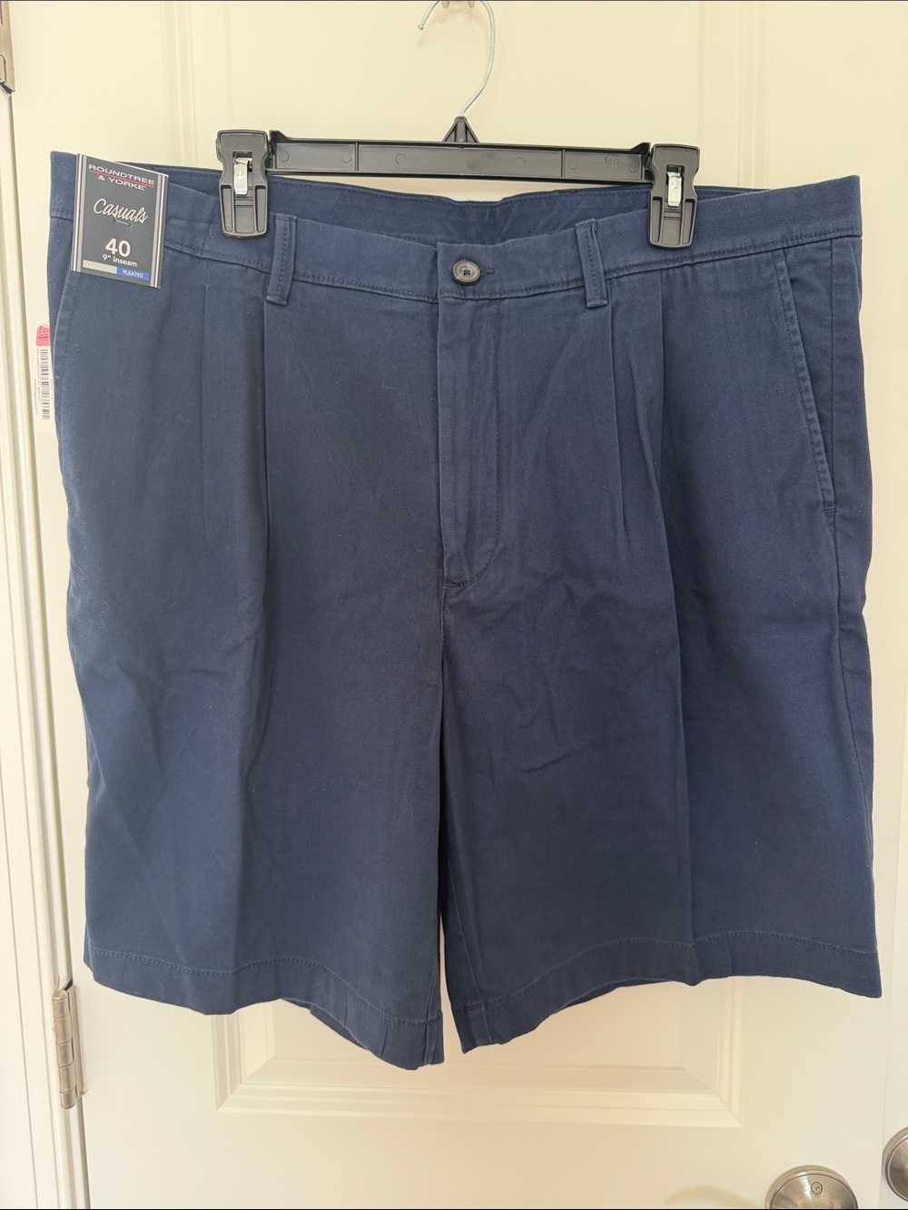 Roundtree & Yorke Men's Navy Flat-Front Casual Shorts